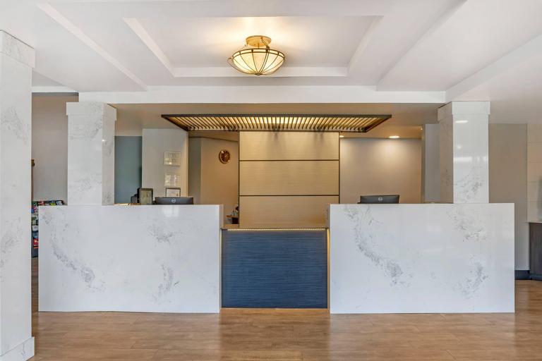 Public Area 2, Edgewater Inn and Suites, an Ascend Collection Hotel, Coos