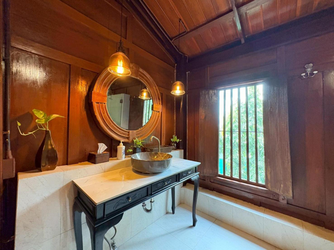 Bathroom 3, เรือนไทยพราวพิมาน Proudpiman Thai House, Bung Kum