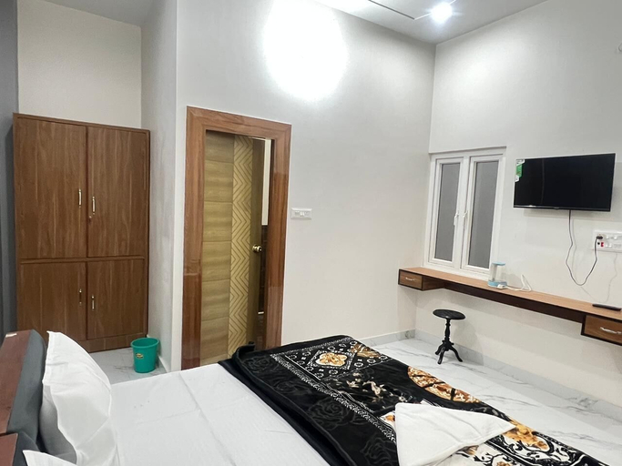Room 3, SHRIJI SADAN, Faizabad