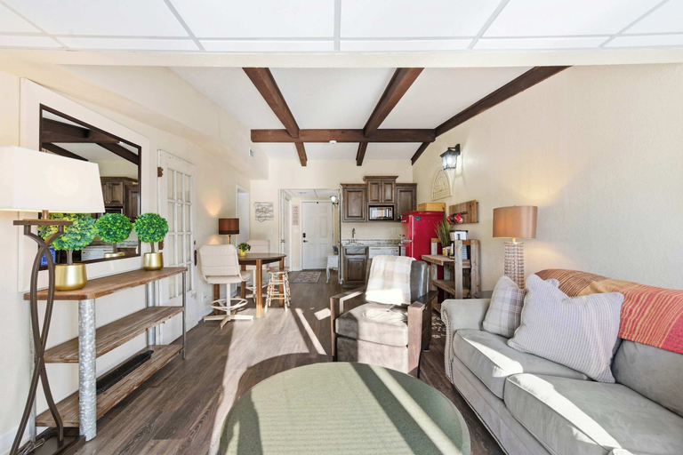 Living area 5, Lakin it Easy! Condo for 2, Stone