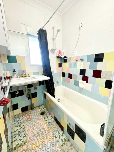 Shared bathroom, Mascot Private Rooms, Sydney