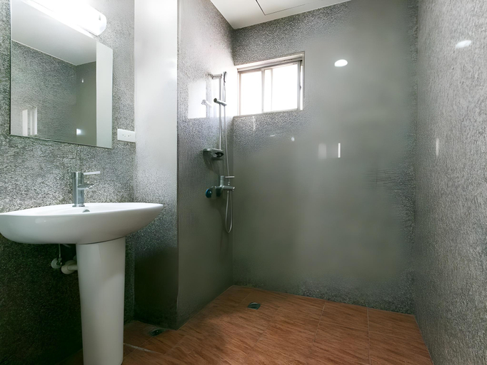 Bathroom 4, E Moon Hotel, Taichung