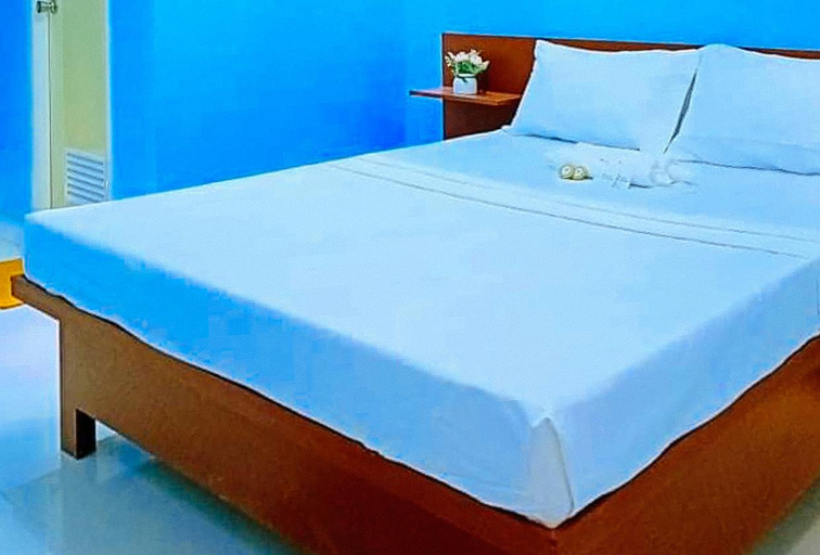 Bedroom, Jeanines Travellers Inn by RedDoorz, Morong