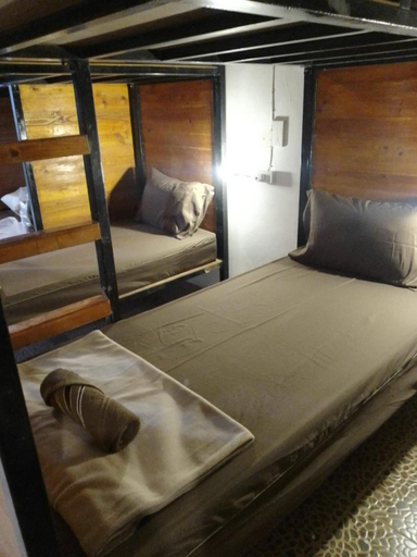 Others 2, Universal Hostel, Ko Phangan