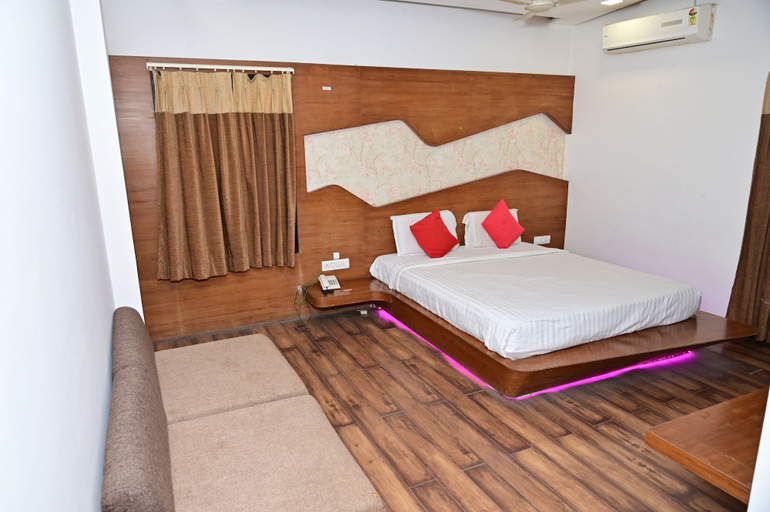 Bedroom 5, Sri Shivam Hotel, Gondiya