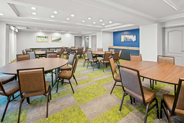 Food & Drinks 5, Spark by Hilton Woodbridge, Prince William
