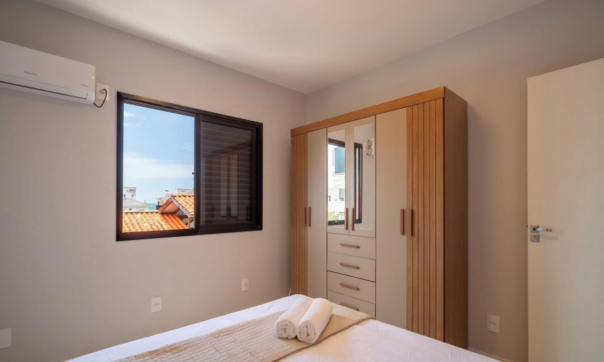Room 3, Apt w/ Balcony Steps From the Beach - Ids0501, Florianopolis