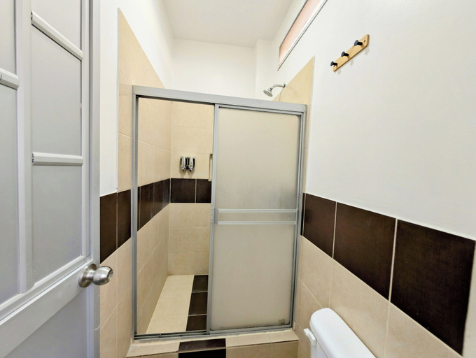 Bathroom 4, Cali hotel in Montanita beach, Santa Elena