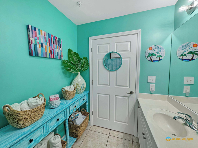 Bathroom 4, Sea La Vie  Studio for 4, Baldwin