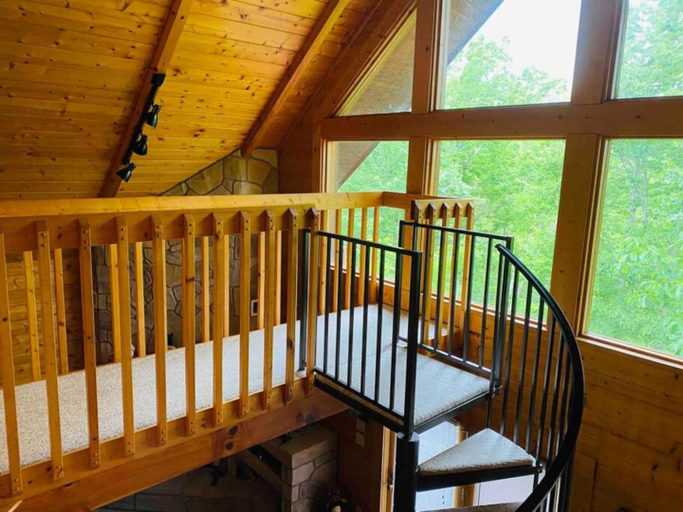 Others 5, Romantic Honeymoon Cabin in the Smokies, Sevier