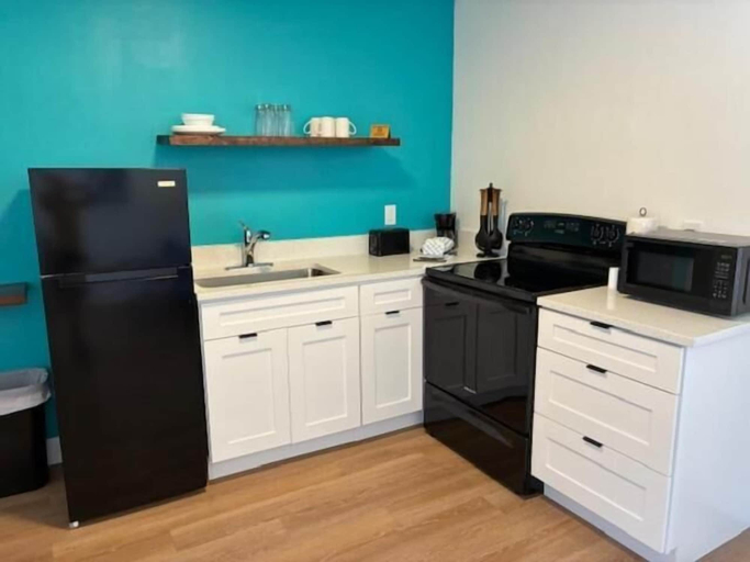 Private kitchen 3, Sea Breeze Inn, Volusia