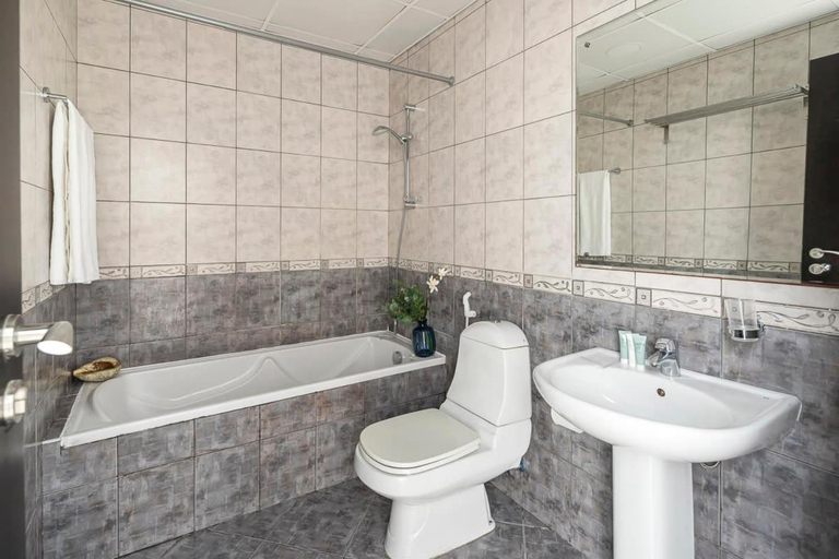 Bathroom, Frank Porter - Atlantic Tower 1, Dubai