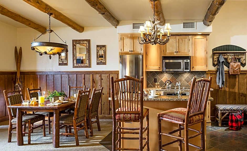 Food & Drinks 5, The Whiteface Lodge, Essex