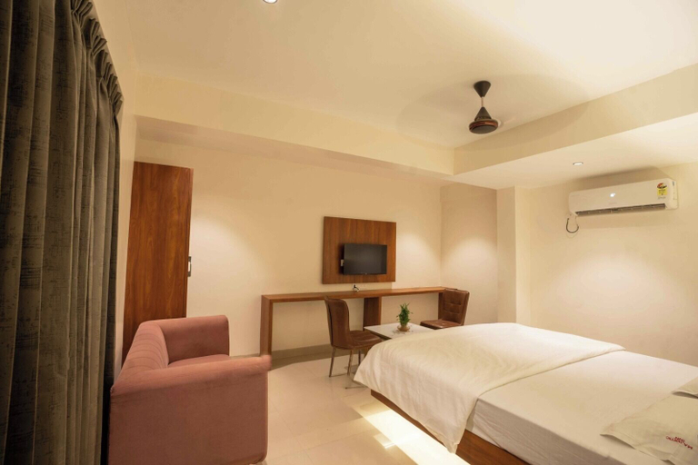 Room 5, Majestic Inn, Pune