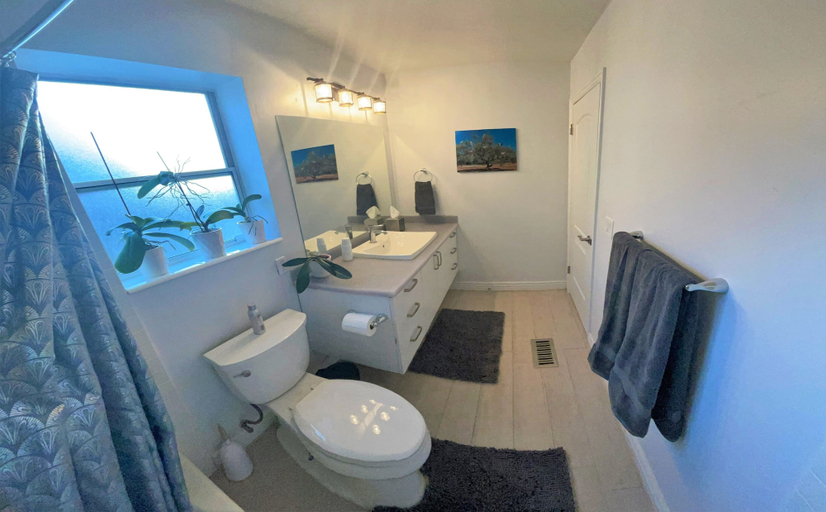 Bathroom 5, The Elm Tree Cottage Private House, Salt Lake