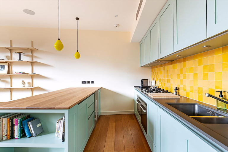 Others 5, Luxury Penthouse Overlooking the Thames, London