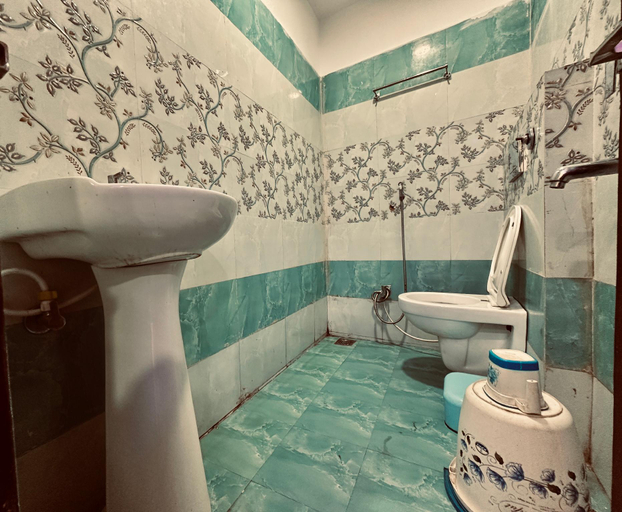 Bathroom 3, Kanha Inn, Bhopal
