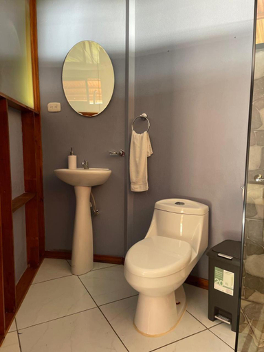 Bathroom 5, Hotel Loma Vista, Tilarán