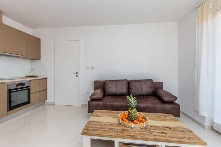 Others 4, Apartment LAGANINI 25001, Njivice