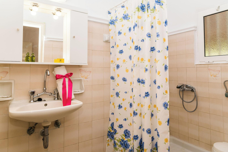 Bathroom 4, Roussa's Studios and Apartments, Ionian Islands