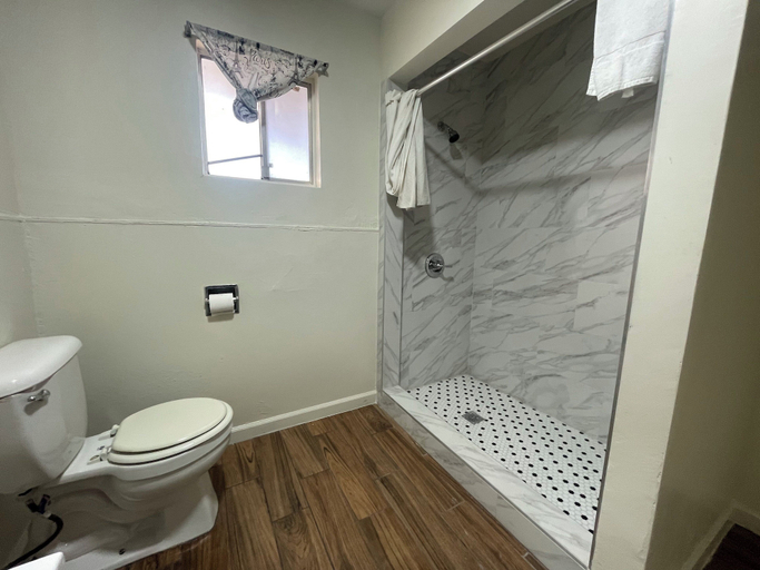 Bathroom 5, Oak Motel Modesto CA, Stanislaus
