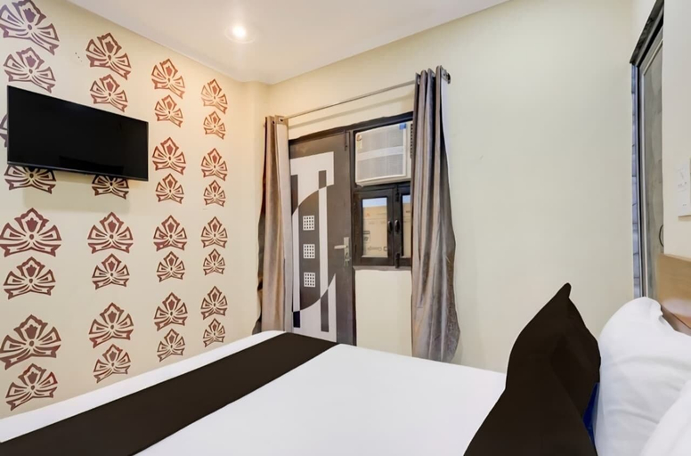 Room 2, Vishal Plaza, Delhi