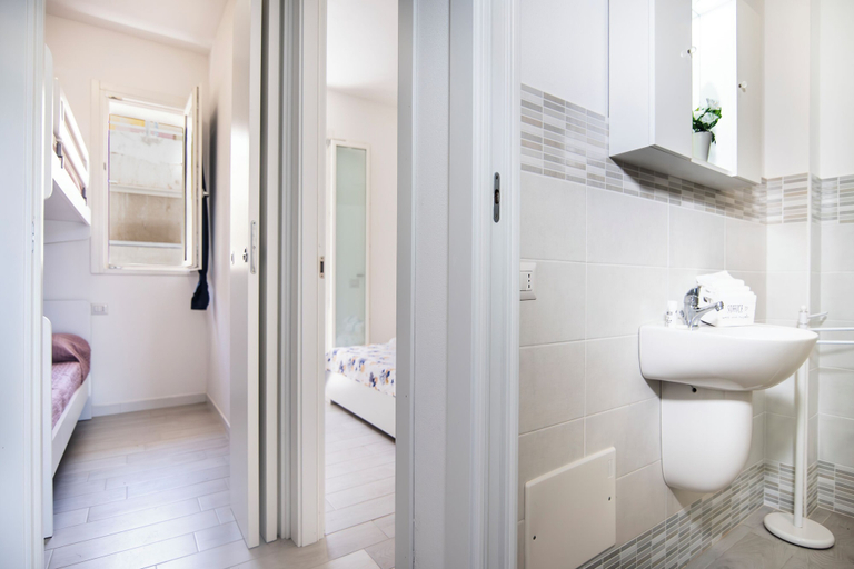 Bathroom 5, Trilo Vista Mare-residence La Smeralda, Sassari