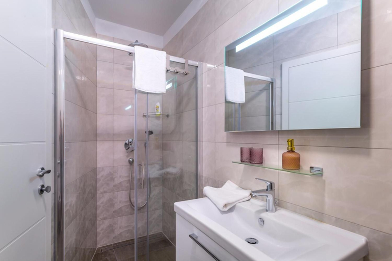 Bathroom 3, Seaside Spa & Villa, Ližnjan