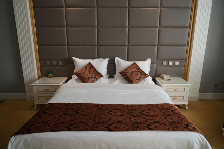Bedroom 3, Royal Hotel, Luliang