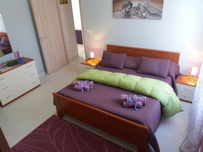 Bedroom 1, il glicine, Chieti