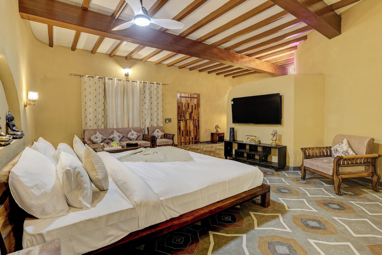 Room 5, Aanandam Resort By ELIVAAS, Sonipat