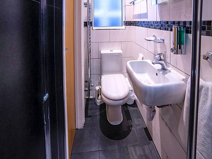 Bathroom 4, Anchor Hotel, London