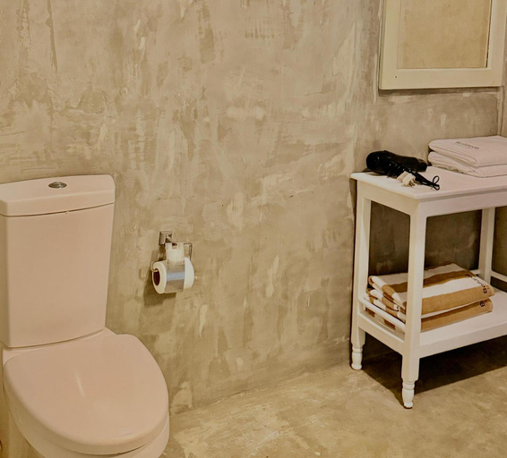 Bathroom 2, 114 Beach Guest House, Hikkaduwa