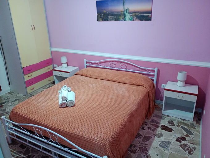 Room 2, Casa Vacanze PignaRossa APT, Messina