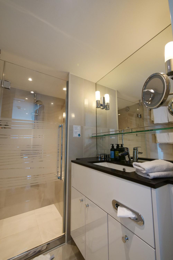 Bathroom 3, KD Hotelship Dusseldorf Messe South, Düsseldorf