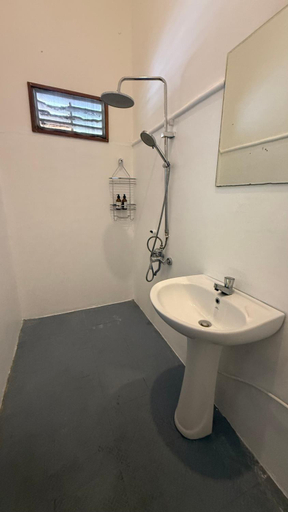 Bathroom 4, Ocean Air Guesthouse & Villa, Weligama