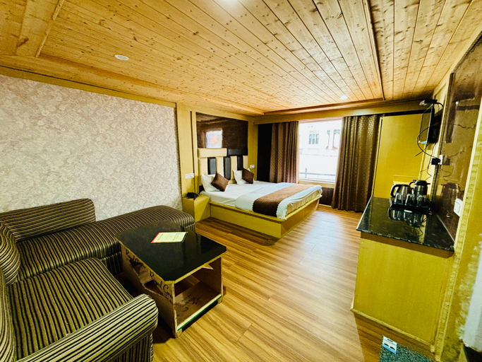 Others 4, Hotel Patnitop, Doda