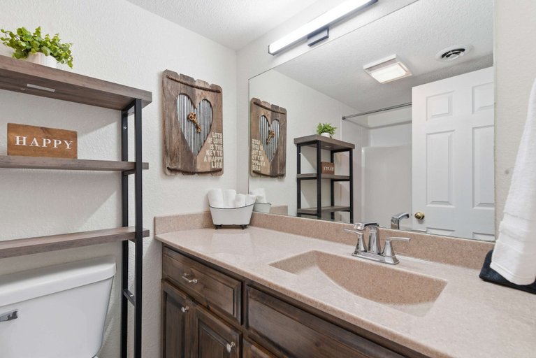 Bathroom, Lakin it Easy! Condo for 2, Stone