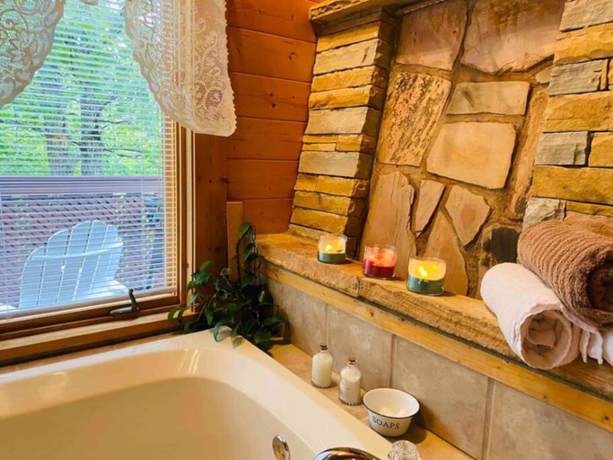 Bathroom 4, Romantic Honeymoon Cabin in the Smokies, Sevier