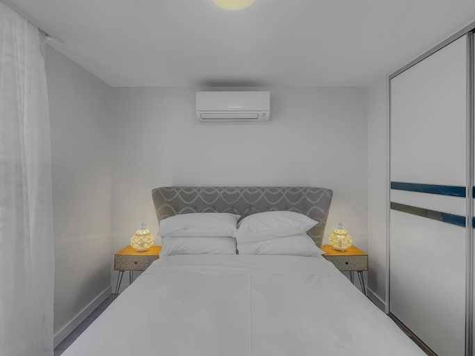 Bedroom 4, Spacious Modern Apartment in Batemans Bay, Eurobodalla