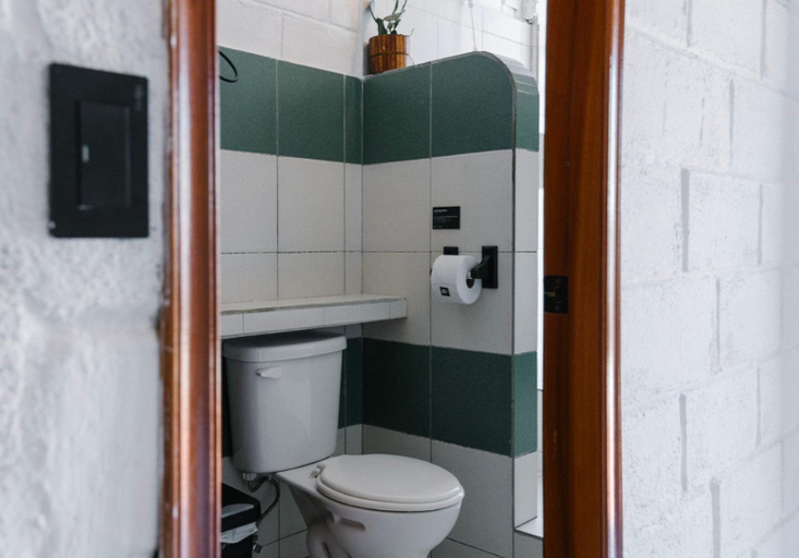 Bathroom 3, Hostal Pimampiro, San Cristóbal