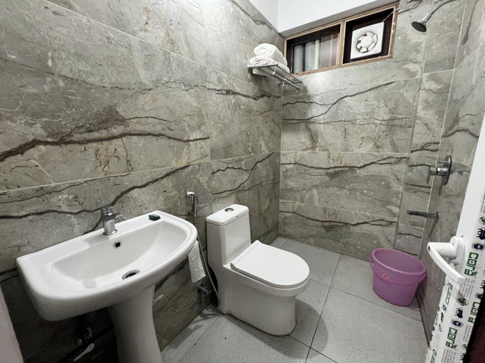 Bathroom 4, Hotel Annapurna Bhowali, Nainital