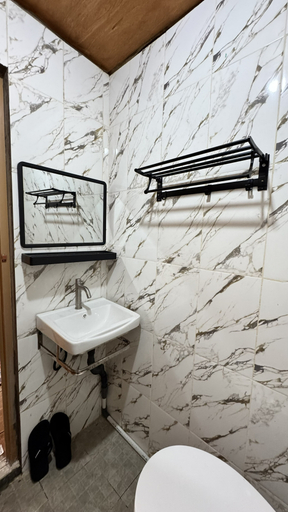 Bathroom 5, Lembah Rahayu Village, Bandung