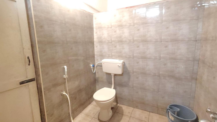 Bathroom 3, Vanam Soulful Stays, Viluppuram