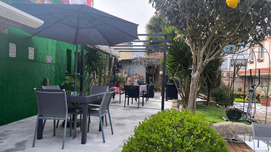 Food & Drinks 4, Ruby Charm Houses 6 63367/AL, Porto