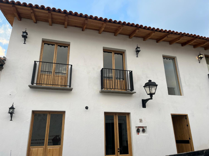 Exterior & Views