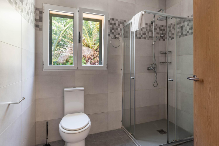Bathroom 4, Oleanda, Baleares