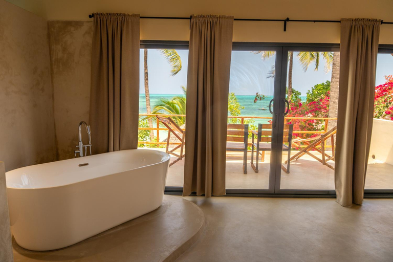 Bathroom 4, Botany Villa, Kusini