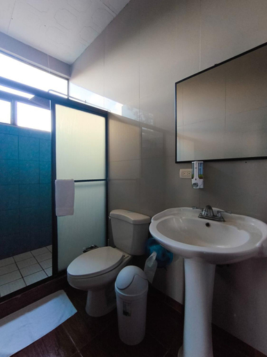 Bathroom 3, Cielo Azul Resort Hotel, Tilarán