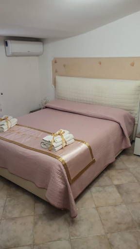 Bedroom 2, B&B Dimora del centro, Cosenza